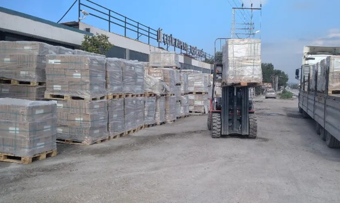 kamyon bazında spot fayans