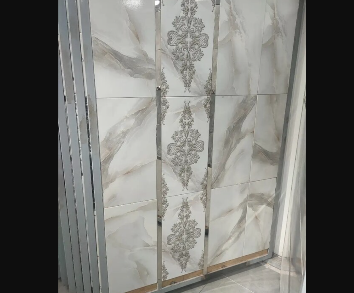 spot desenli çiçekli yer fayans